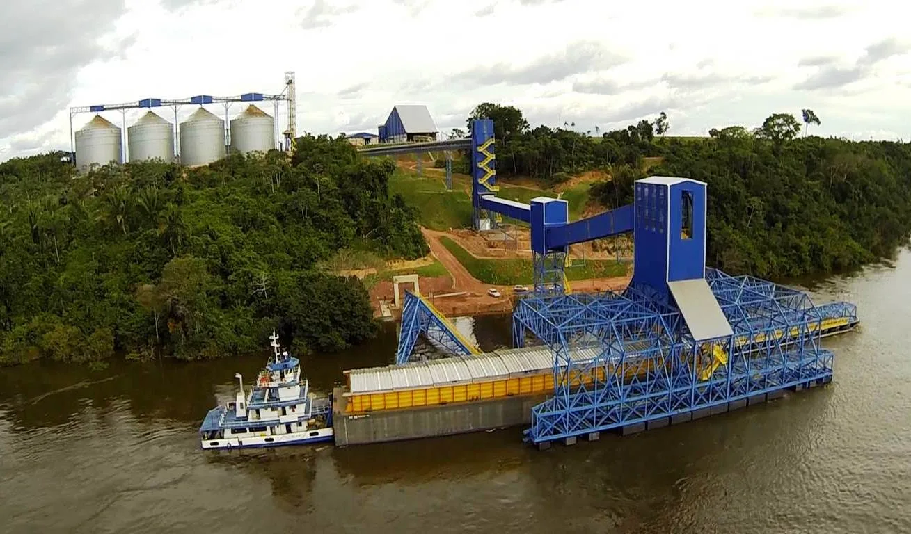 Bunge’s port complex in Miritituba, Pará, with silos and loading infrastructure beside the river