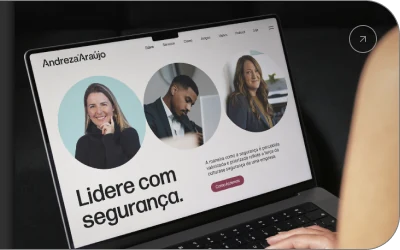 Sitio oficial de Andreza Araújo en una pantalla