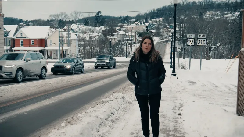 Andreza Araújo caminhando pelas ruas nevadas de Farmington
